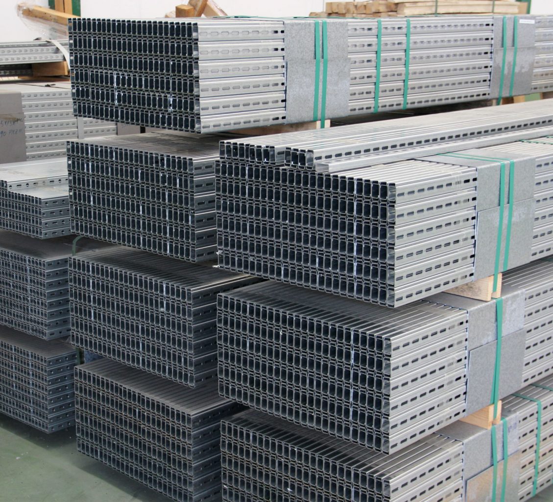 Guías perforadas galvanizadas Magón Aceros