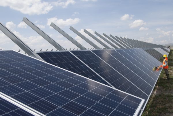 energia solar fotovoltaica vista de perfiles para estructuras fotovoltaicas desde exterior
