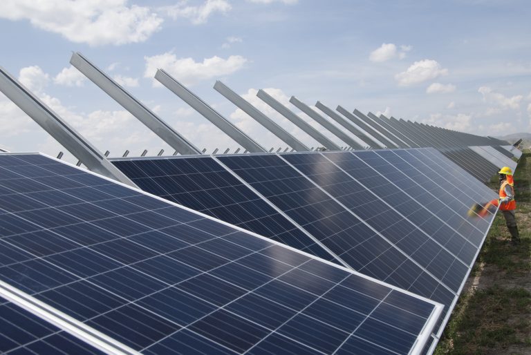 Energía Solar Fotovoltaica: Ventajas y Desventajas
