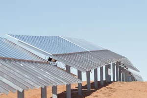 Estructura de acero para instalación solar fotovoltaica en campo